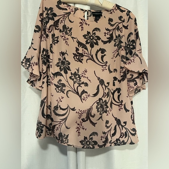 Liz Claiborne Tops - Liz Claiborne Pink Floral Short Ruffle Sleeve Blouse Women's Size Medium